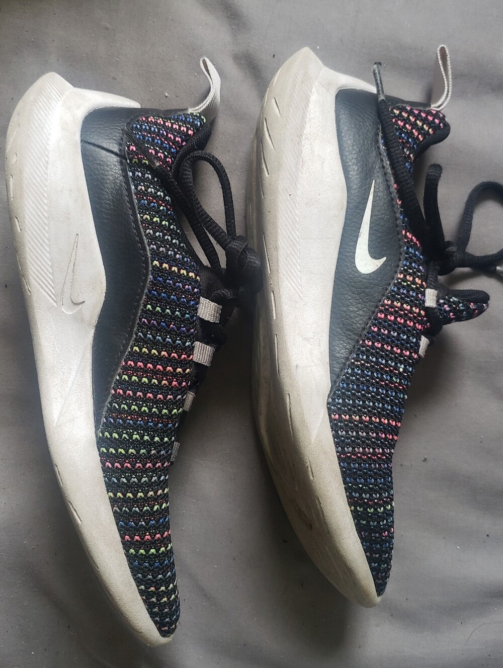 Nike Kids Size 3 Black Knit Sneakers/Running Shoes with Multicolor Stitching